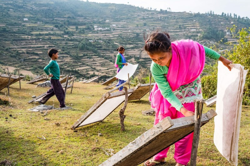 Chùm ảnh làm giấy độc đáo ở Nepal 