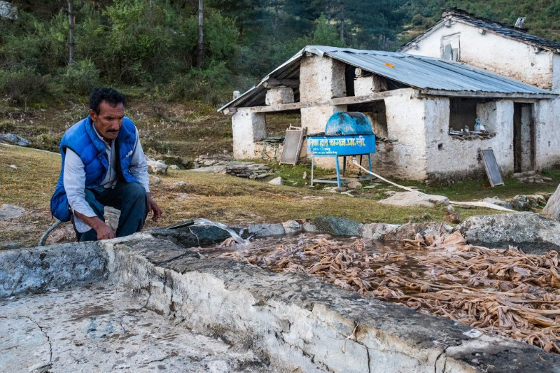 Chùm ảnh làm giấy độc đáo ở Nepal 