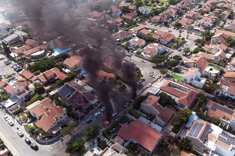 Chùm ảnh dân Gaza bỏ nhà cửa trong bão đạn lửa xung đột