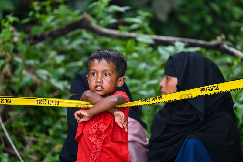 Hình ảnh hơn 100 người tị nạn Rohingya vật vờ khi đến Indonesia 