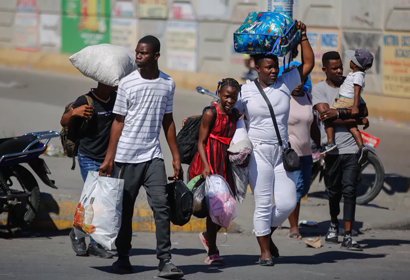 Chùm ảnh bạo lực băng đảng bao trùm Port-au-Prince của Haiti