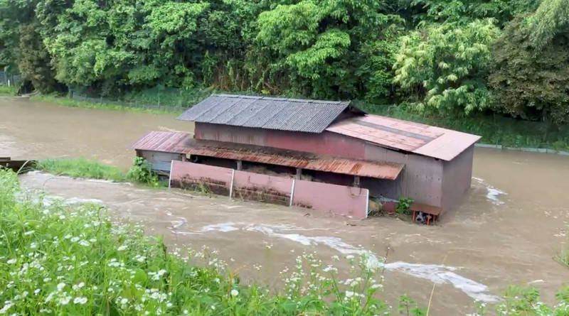 Bão Mawar gây mưa lớn, Nhật Bản kêu gọi cảnh giác cao độ