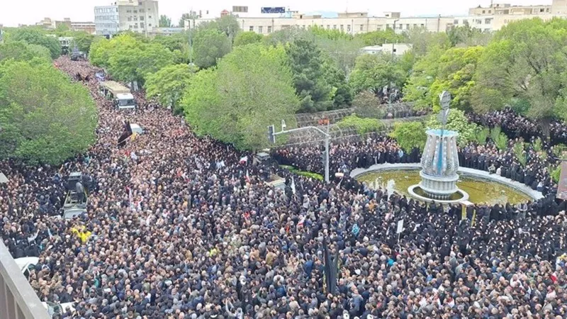 Chùm ảnh biển người tham gia tang lễ Tổng thống Iran