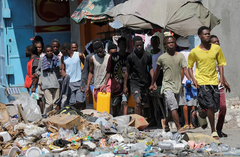 Chùm ảnh sự yên tĩnh ngột ngạt ở Haiti khi thủ tướng từ chức