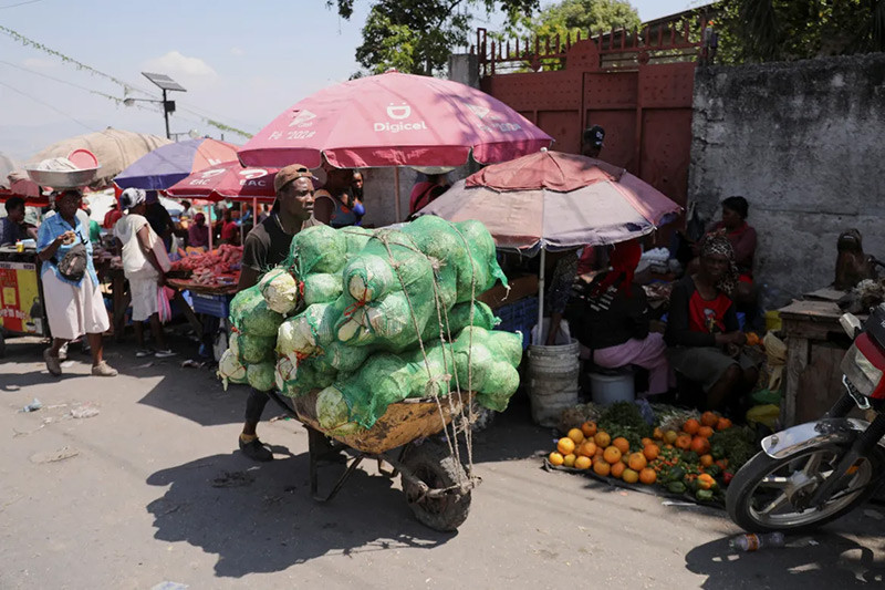 Chùm ảnh sự yên tĩnh ngột ngạt ở Haiti khi thủ tướng từ chức