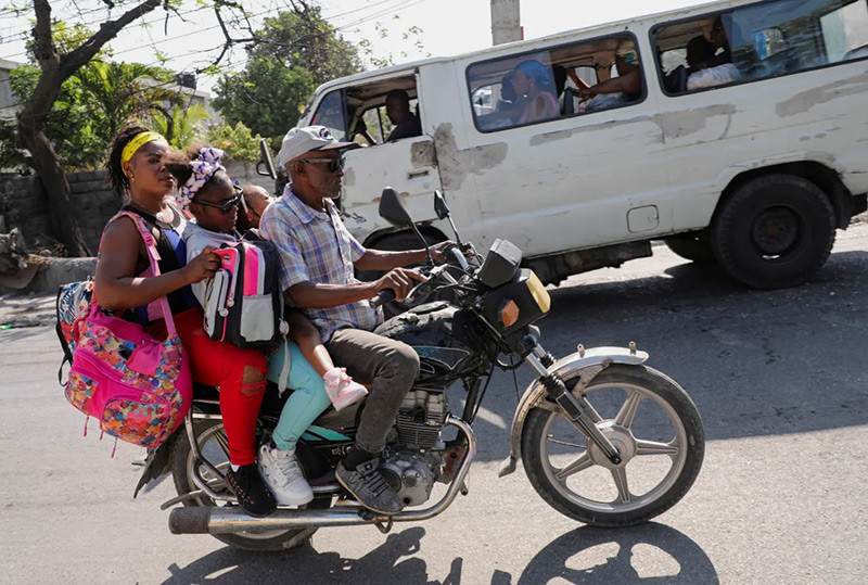 Chùm ảnh sự yên tĩnh ngột ngạt ở Haiti khi thủ tướng từ chức