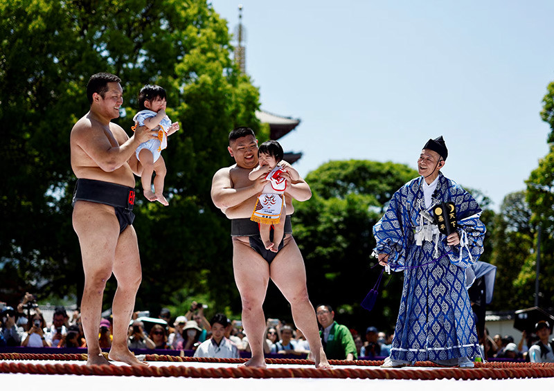 Chùm ảnh 100 em bé khóc òa trong lễ hội sumo