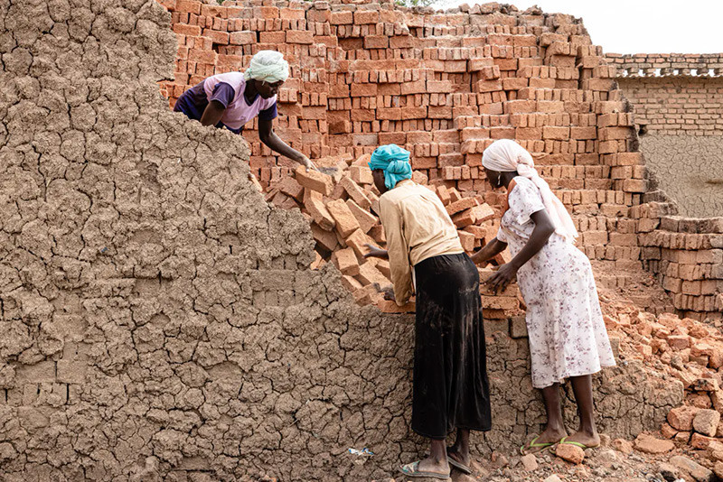 Chùm ảnh phụ nữ Sudan hết hy vọng trong trại tị nạn ở Chad 