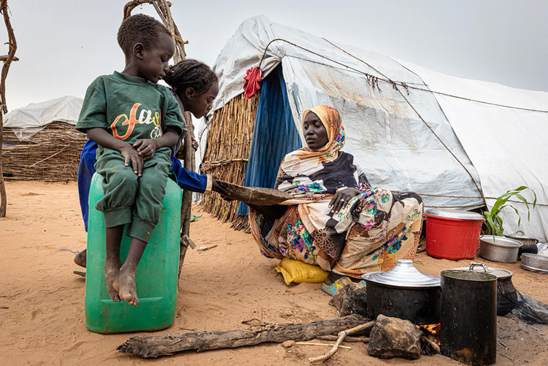 Chùm ảnh phụ nữ Sudan hết hy vọng trong trại tị nạn ở Chad 