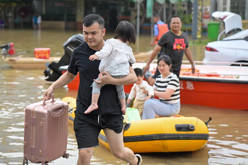 Chùm ảnh Trung Quốc ngập lụt, cảnh báo mưa bão cấp độ cao nhất ở Quảng Đông