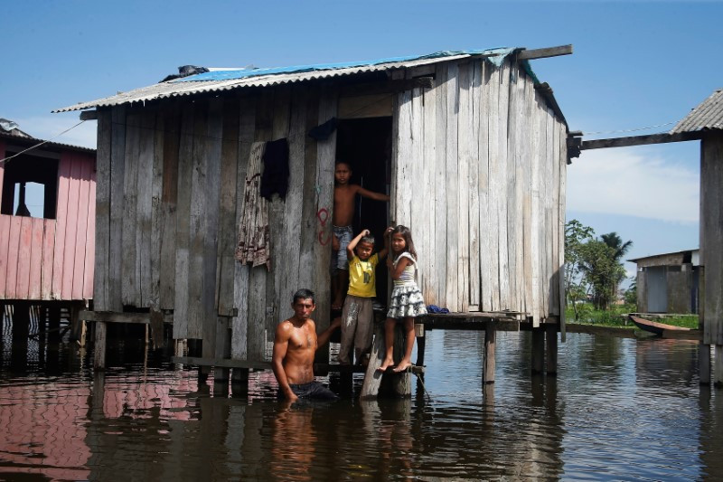 Chùm ảnh lũ lụt kinh hoàng càn quét Brazil, ít nhất 31 người thiệt mạng 