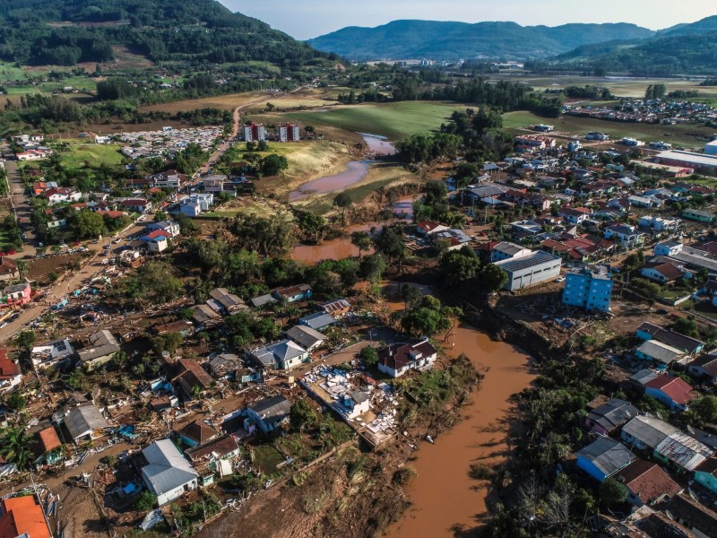 Chùm ảnh lũ lụt kinh hoàng càn quét Brazil, ít nhất 31 người thiệt mạng 