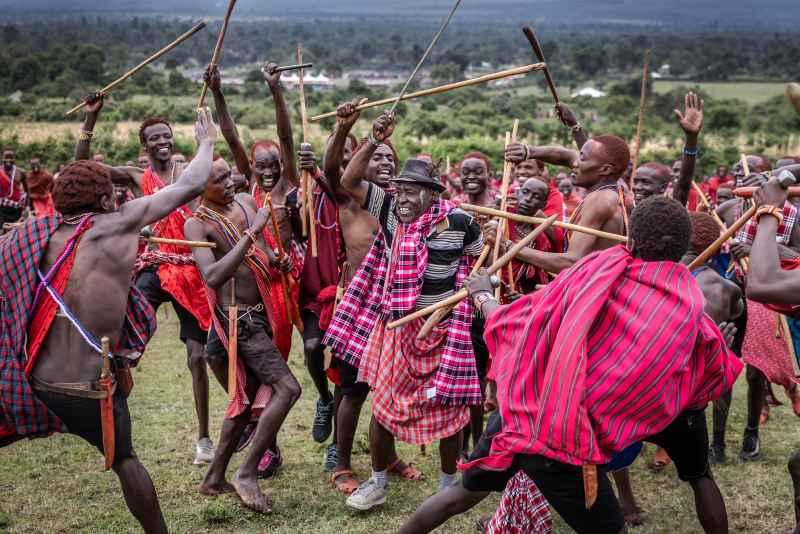 Chùm ảnh lễ trở thành đàn ông rực rỡ của thanh niên Maasai