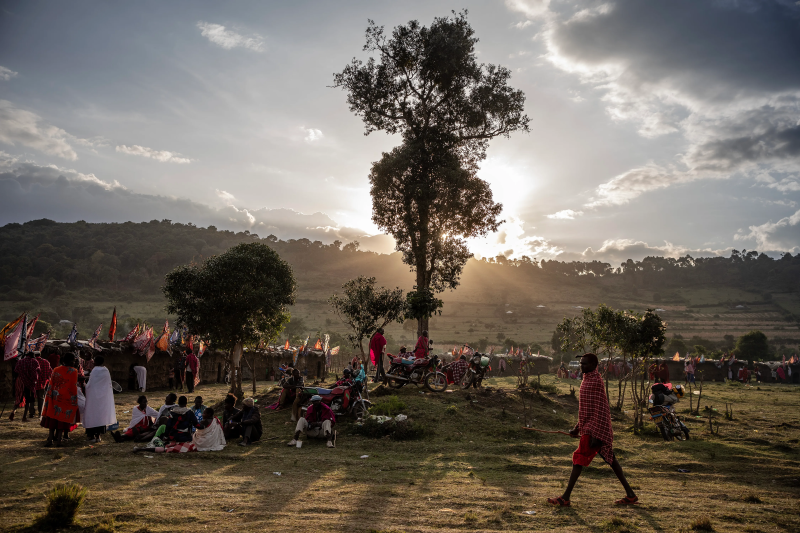 Chùm ảnh lễ trở thành đàn ông rực rỡ của thanh niên Maasai