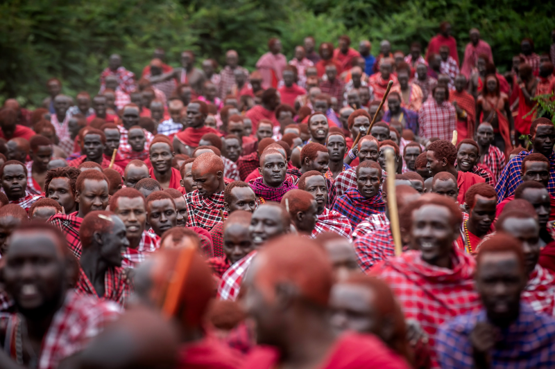 Chùm ảnh lễ trở thành đàn ông rực rỡ của thanh niên Maasai