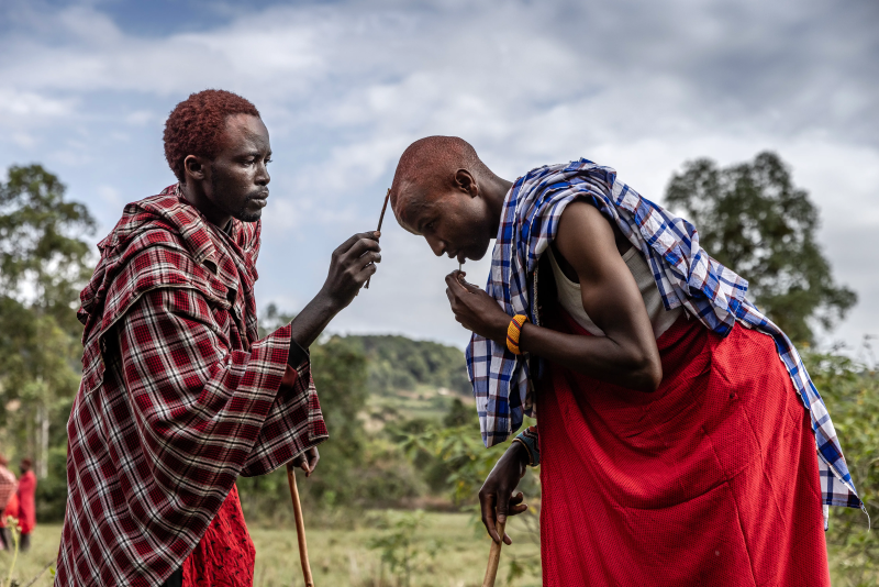 Chùm ảnh lễ trở thành đàn ông rực rỡ của thanh niên Maasai