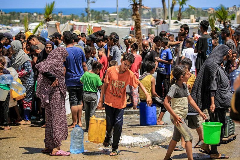 Hình ảnh trẻ em Palestine vật vã trong đói khát