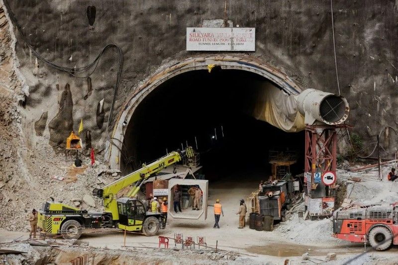 Hình ảnh giải cứu 41 công nhân mắc kẹt 17 ngày trong đường hầm ở dãy Himalaya