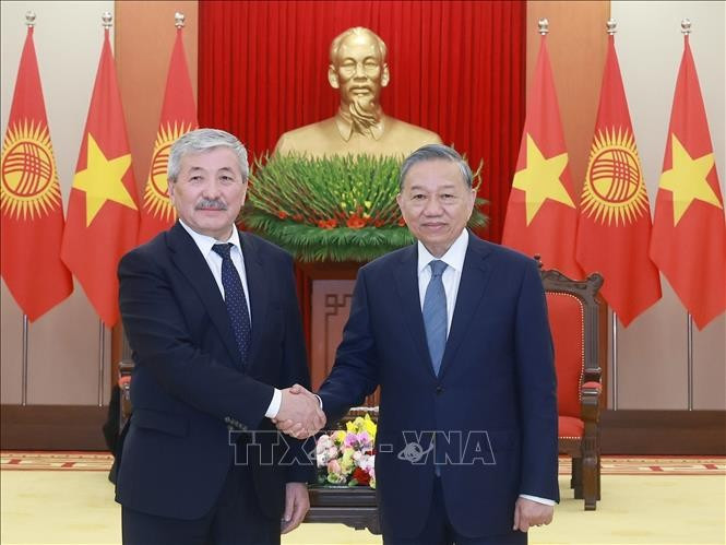 Tổng Bí thư Tô Lâm tiếp Thủ tướng Kyrgyzstan Adylbek Kasimalyev. Ảnh: Thống Nhất/TTXVN.