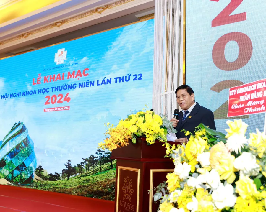 PGS.TS Vũ Đình Hùng – Chủ tịch Hội Thấp khớp học TPHCM phát biểu khai mạc Hội nghị.