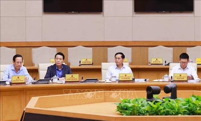 Các Phó Thủ tướng và Bộ trưởng tham dự Phiên họp Chính phủ về tình hình phân cấp, phân quyền. Ảnh: Dương Giang/TTXVN. Các Phó Thủ tướng và Bộ trưởng tham dự Phiên họp Chính phủ về tình hình phân cấp, phân quyền. Ảnh: Dương Giang/TTXVN.