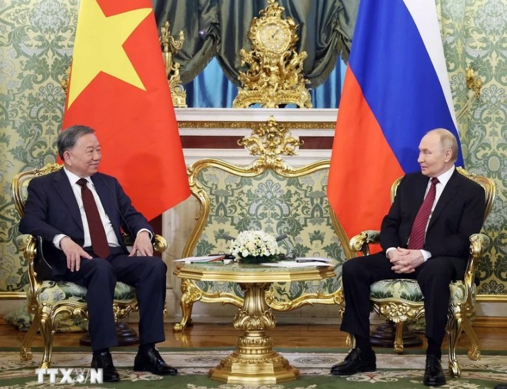Tổng Bí thư Tô Lâm hội đàm hẹp với Tổng thống Nga Vladimir Putin. (Ảnh: Thống Nhất/TTXVN). tong-bi-thu-to-lam-hoi-dam-1ong-thong-putin.png