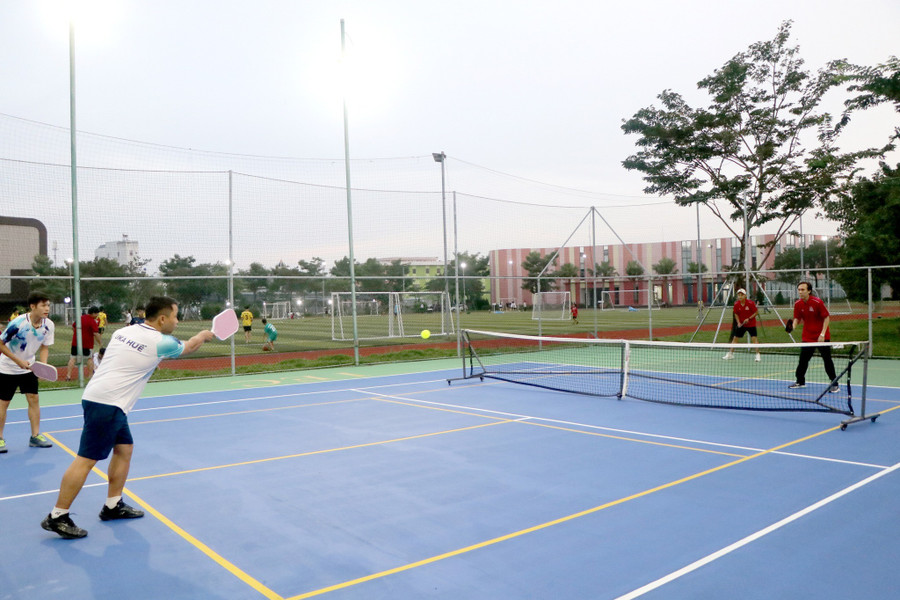 Lần đầu tiên môn Pickeball được đưa vào thi đấu tại giải. giai-thi-dau-chung-ket-khu-vuc-mien-trung-co-them-bo-mon-pickle-ball-mot-mon-the-thao-xu-huong.jpeg