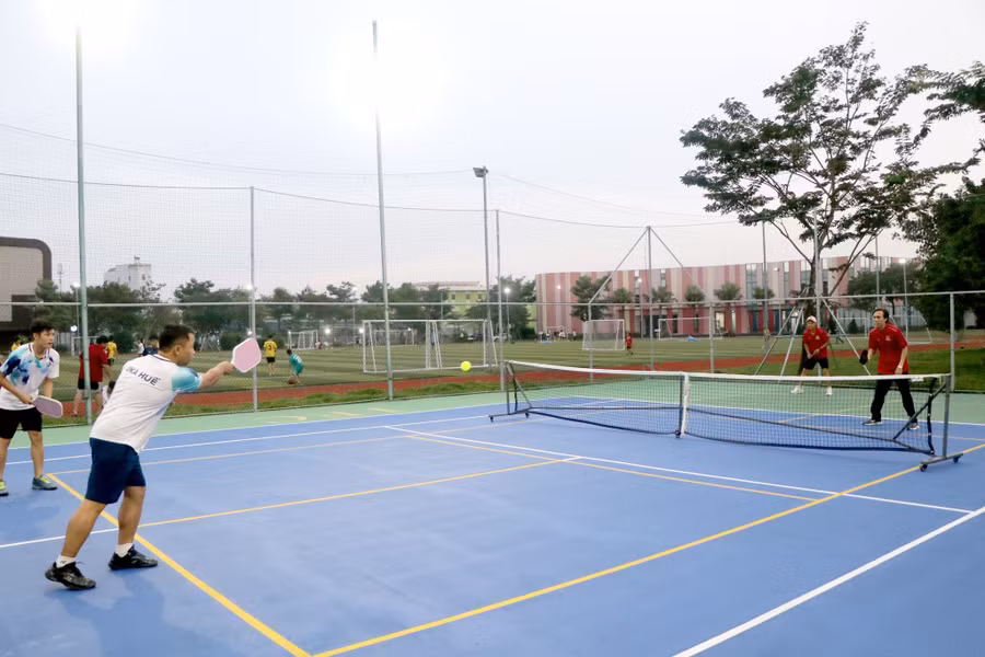giai-thi-dau-chung-ket-khu-vuc-mien-trung-co-them-bo-mon-pickle-ball-mot-mon-the-thao-xu-huong.jpeg