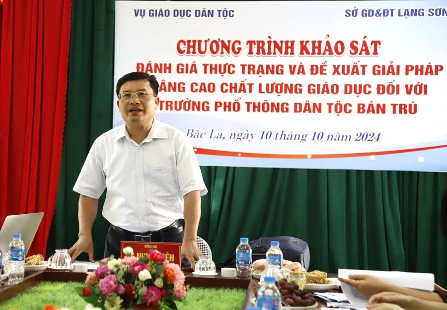 Ông Lê Như Xuyên, Phó Vụ trưởng Vụ Giáo dục Dân tộc phát biểu tại chương trình làm việc.