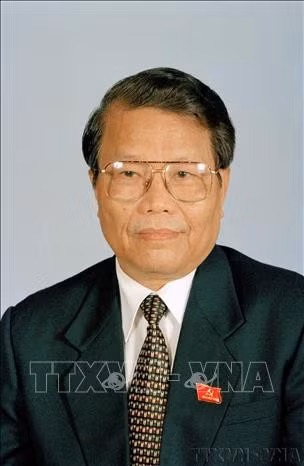 Đồng chí Trần Đức Lương – nhà lãnh đạo hết lòng phục vụ sự nghiệp cách mạng của Đảng, của dân tộc (2001). Ảnh: TTXVN.