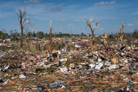 chum-anh-loc-xoay-tan-pha-kentuckey-va-missouri-0505-07.jpg