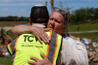 chum-anh-loc-xoay-tan-pha-kentuckey-va-missouri-0505-017.jpg