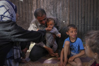 hinh-anh-gan-290000-tre-em-gaza-ben-bo-vuc-tu-than-5.jpg