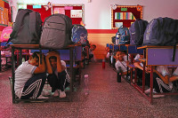 chum-anh-an-do-tien-hanh-tap-tran-tren-toan-quoc-070505-05.jpg