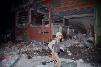 chum-anh-dap-tra-quan-su-giua-an-do-va-pakistan-070505-06.jpg