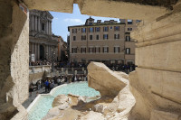 chum-anh-he-thong-dan-nuoc-an-sau-dai-phun-nuoc-trevi-rome-03.jpg