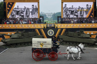 chum-anh-duyet-binh-o-washington-my-0605-016.jpg