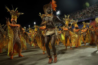 chum-anh-le-hoi-hoa-trang-carnival-o-brazil-050305-017.jpg