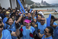 chum-anh-le-hoi-dua-thuyen-rong-o-hong-kong-0505-016.jpg