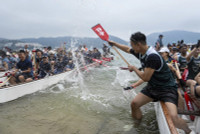 chum-anh-le-hoi-dua-thuyen-rong-o-hong-kong-0505-011.jpg