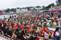chum-anh-le-hoi-dua-thuyen-rong-o-hong-kong-0505-02.jpg