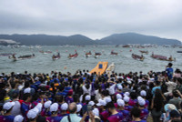 chum-anh-le-hoi-dua-thuyen-rong-o-hong-kong-0505-04.jpg