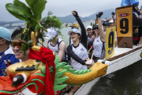 chum-anh-le-hoi-dua-thuyen-rong-o-hong-kong-0505-01.jpg