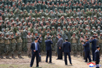 chum-anh-ong-kim-jong-un-thi-sat-tap-tran-chien-thuat-0505-031.jpg