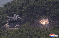 chum-anh-ong-kim-jong-un-thi-sat-tap-tran-chien-thuat-0505-010.jpg