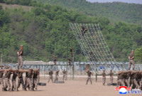 chum-anh-ong-kim-jong-un-thi-sat-tap-tran-chien-thuat-0505-015.jpg