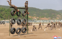 chum-anh-ong-kim-jong-un-thi-sat-tap-tran-chien-thuat-0505-016.jpg