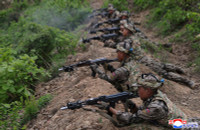 chum-anh-ong-kim-jong-un-thi-sat-tap-tran-chien-thuat-0505-025.jpg