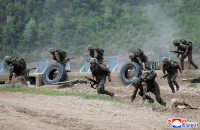 chum-anh-ong-kim-jong-un-thi-sat-tap-tran-chien-thuat-0505-028.jpg