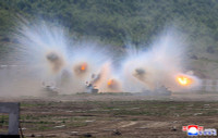 chum-anh-ong-kim-jong-un-thi-sat-tap-tran-chien-thuat-0505-06.jpg
